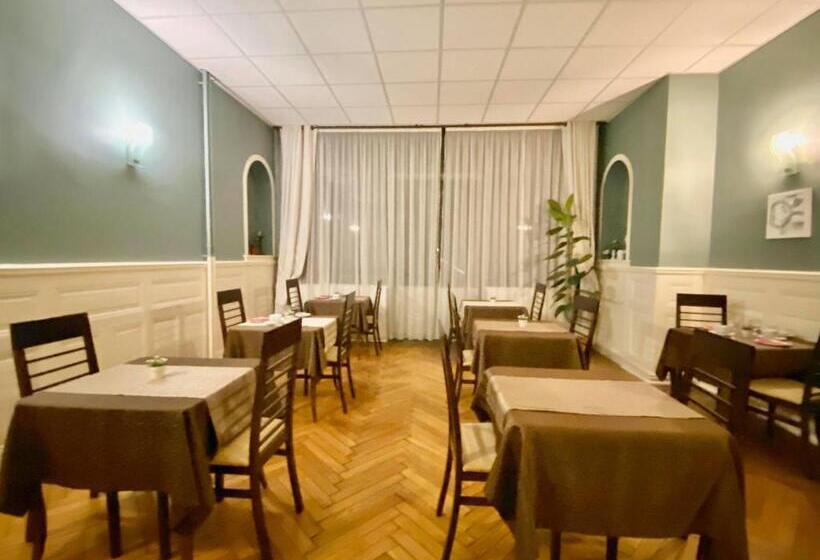 فندق Authentic By Balladins, Hôtel Le Carré D Aix