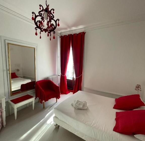 فندق Authentic By Balladins, Hôtel Le Carré D Aix