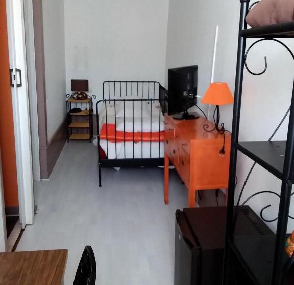 فندق Authentic By Balladins, Hôtel Le Carré D Aix