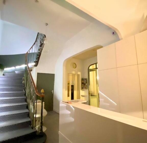 فندق Authentic By Balladins, Hôtel Le Carré D Aix