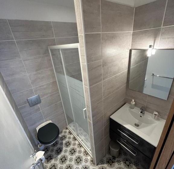 فندق Authentic By Balladins, Hôtel Le Carré D Aix