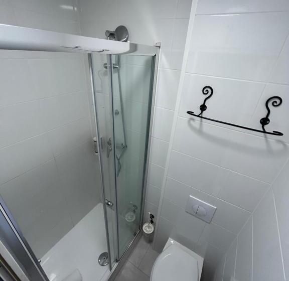 فندق Authentic By Balladins, Hôtel Le Carré D Aix