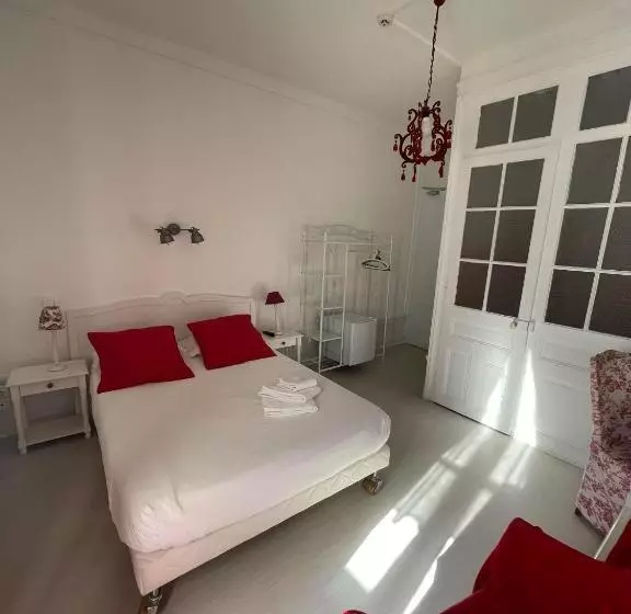 Hotel Authentic By Balladins, Hôtel Le Carré D Aix