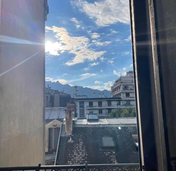 فندق Authentic By Balladins, Hôtel Le Carré D Aix