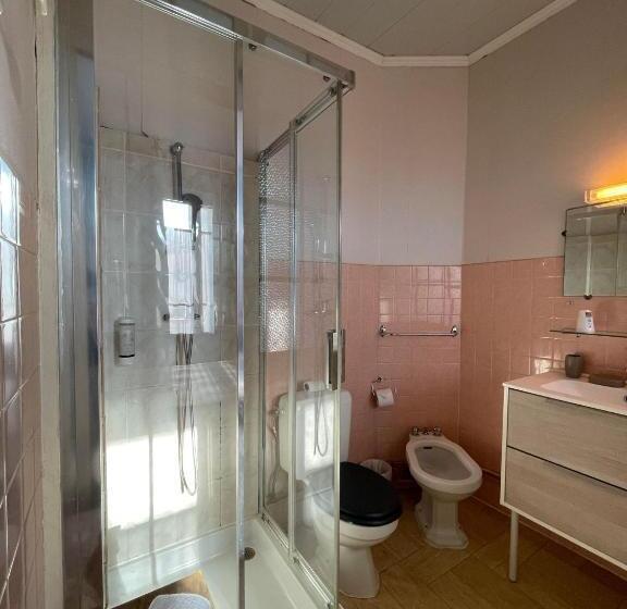 فندق Authentic By Balladins, Hôtel Le Carré D Aix