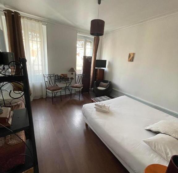 فندق Authentic By Balladins, Hôtel Le Carré D Aix