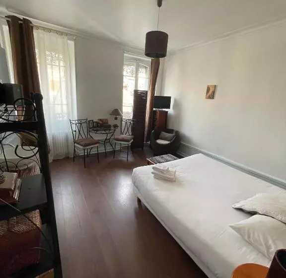 Hotel Authentic By Balladins, Hôtel Le Carré D Aix