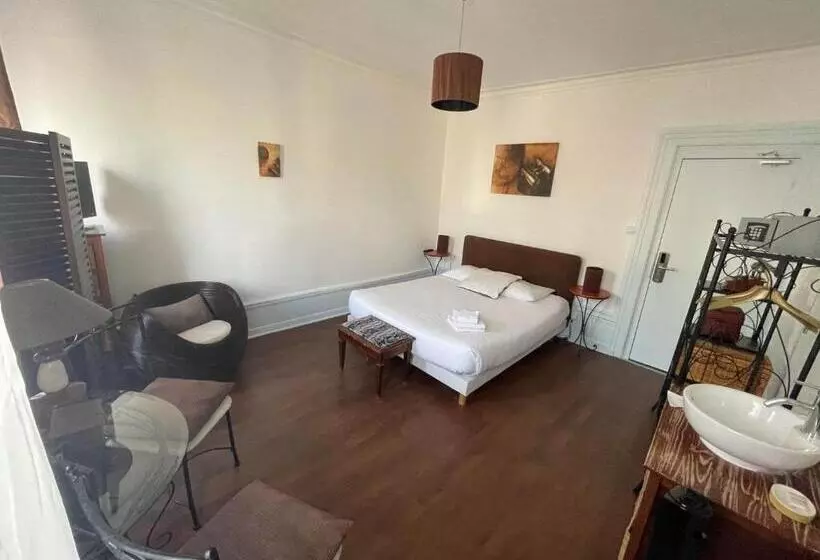 Hotel Authentic By Balladins, Hôtel Le Carré D Aix