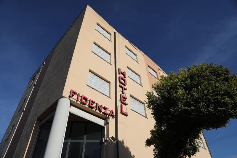 ホテル Fidenza