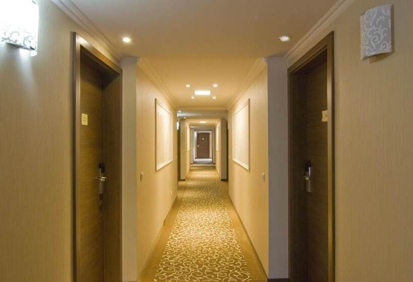 Hotel Golden Ball Club