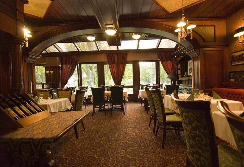 Hotel Golden Ball Club