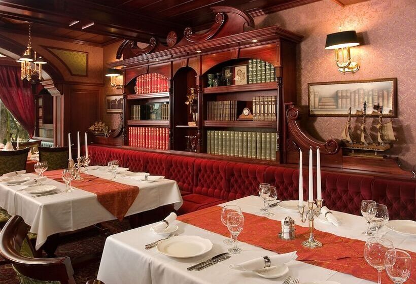 Hotel Golden Ball Club