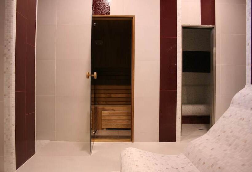 Hotel Golden Ball Club