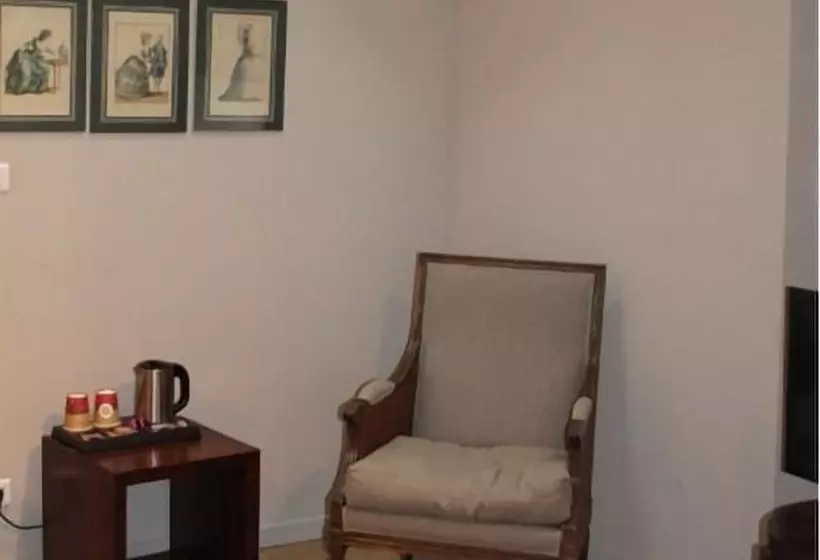 Отель Hôtel De Mirmande