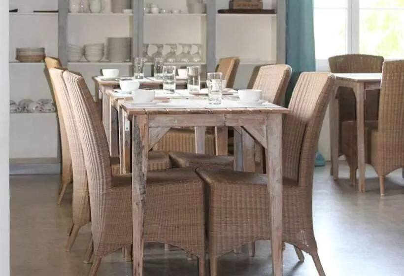 Отель Hôtel De Mirmande