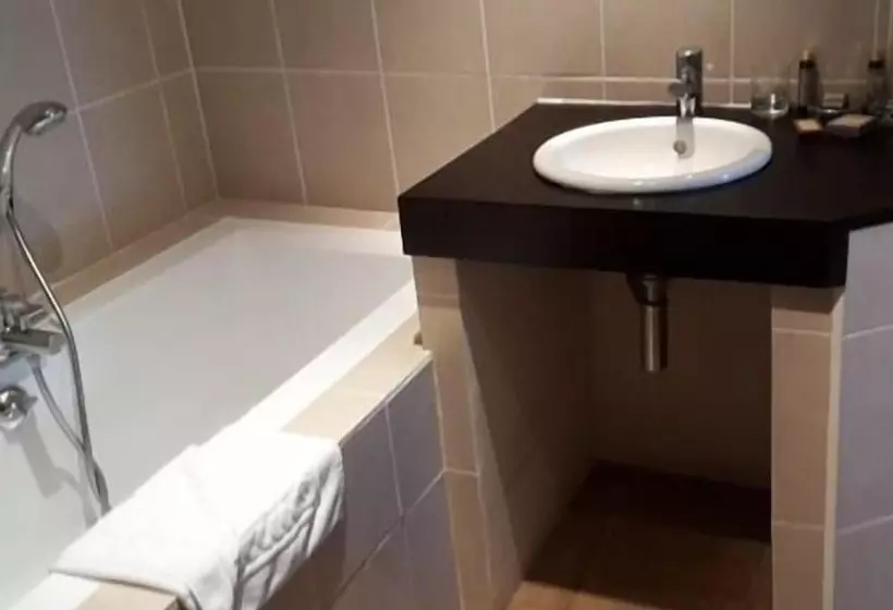 Отель Hôtel De Mirmande