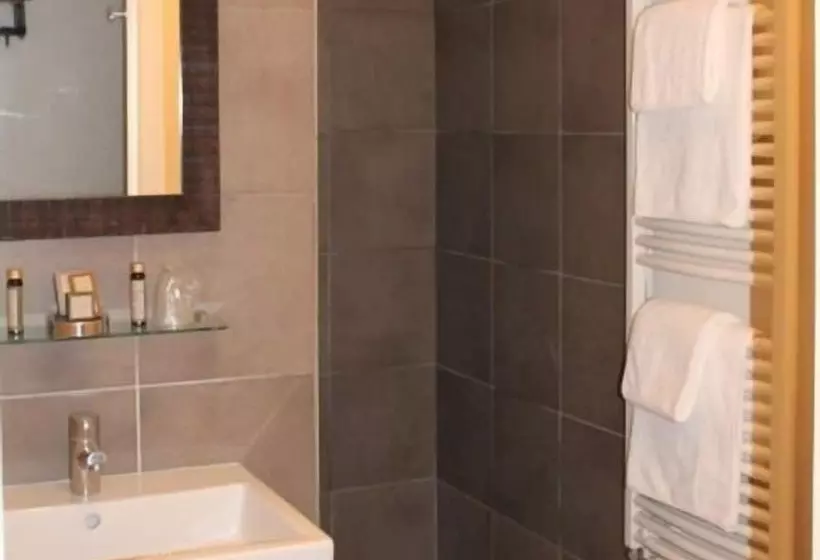 Отель Hôtel De Mirmande