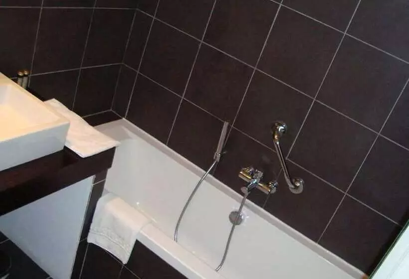 Отель Hôtel De Mirmande