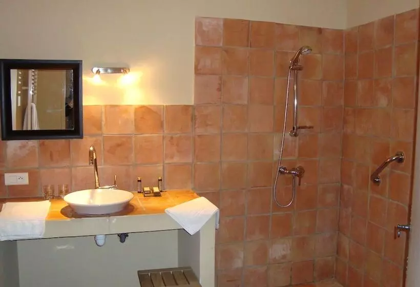 Отель Hôtel De Mirmande