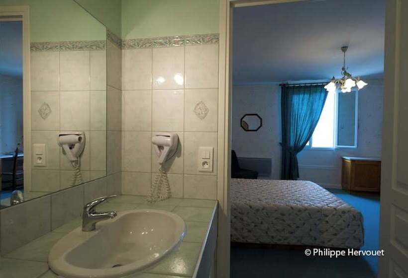 Отель Hôtel Restaurant La Crèche Et Sa Piscine Intérieure   Logis Hôtels