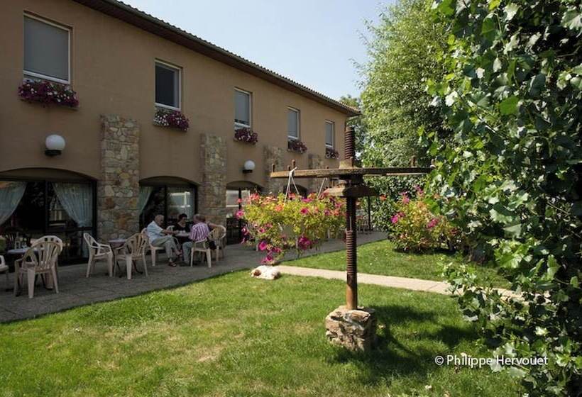 Отель Hôtel Restaurant La Crèche Et Sa Piscine Intérieure   Logis Hôtels