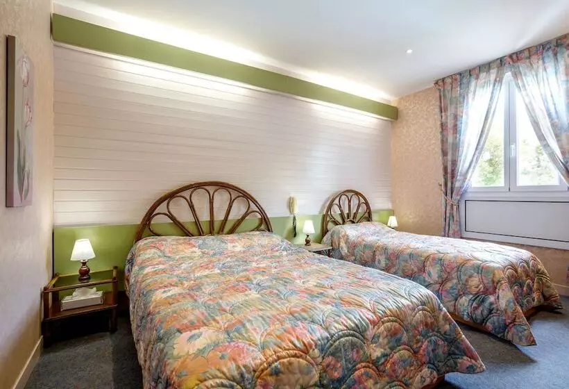 호텔 Hôtel Restaurant La Crèche Et Sa Piscine Intérieure Logis Hôtels