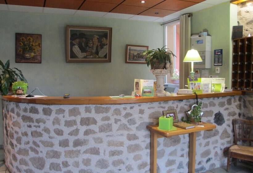 Отель Hôtel Restaurant La Crèche Et Sa Piscine Intérieure   Logis Hôtels