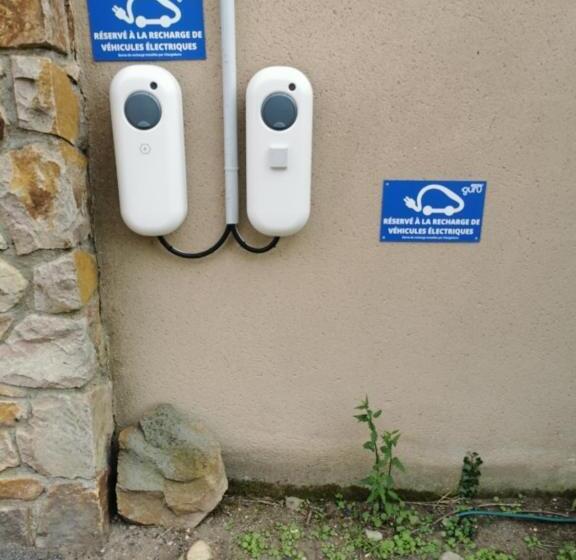 Отель Hôtel Restaurant La Crèche Et Sa Piscine Intérieure   Logis Hôtels