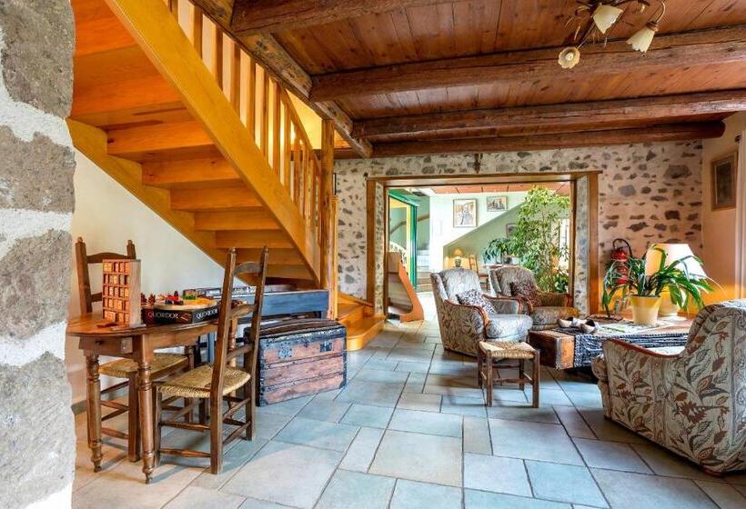 Отель Hôtel Restaurant La Crèche Et Sa Piscine Intérieure   Logis Hôtels