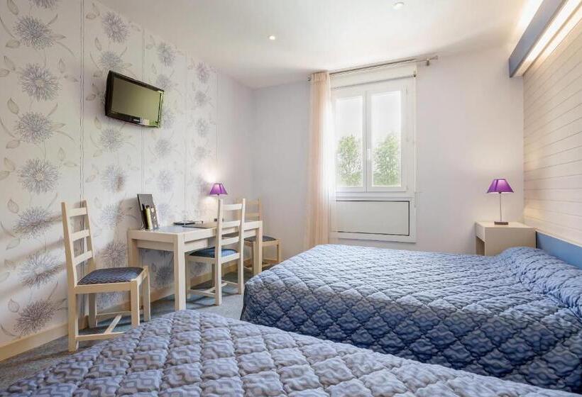 Отель Hôtel Restaurant La Crèche Et Sa Piscine Intérieure   Logis Hôtels