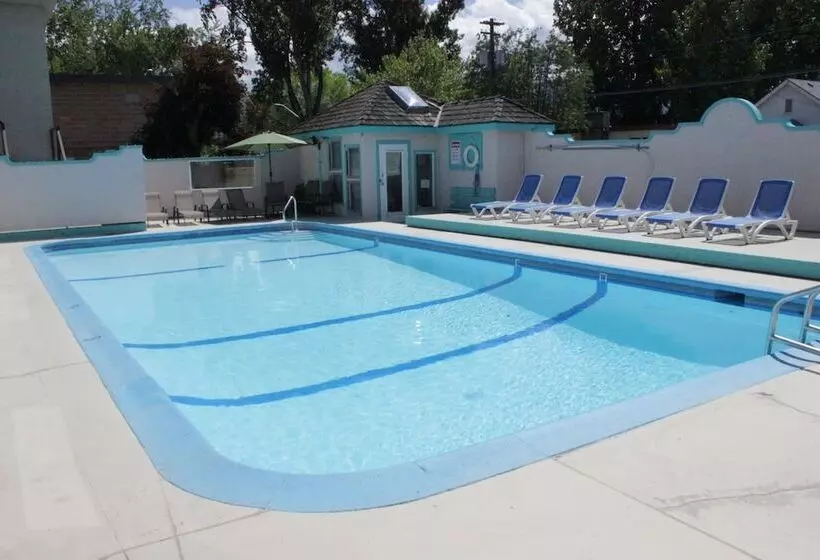 ホテル Tiki Shores Inn & Suites