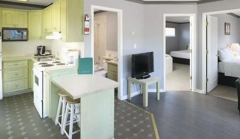 ホテル Tiki Shores Inn & Suites