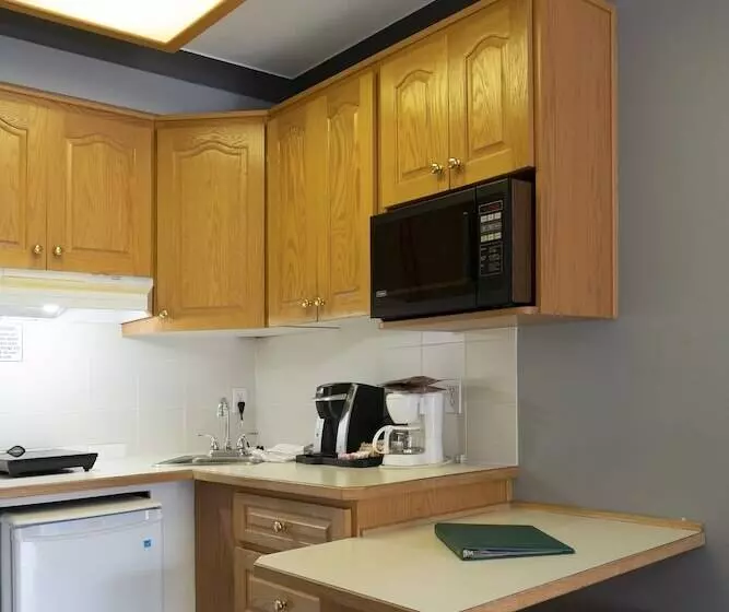 ホテル Tiki Shores Inn & Suites