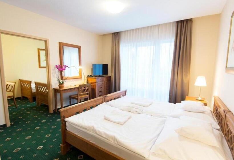 Orchidea Hotel Lipót