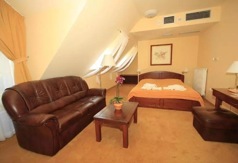 Orchidea Hotel Lipót