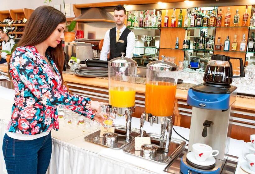 Orchidea Hotel Lipót