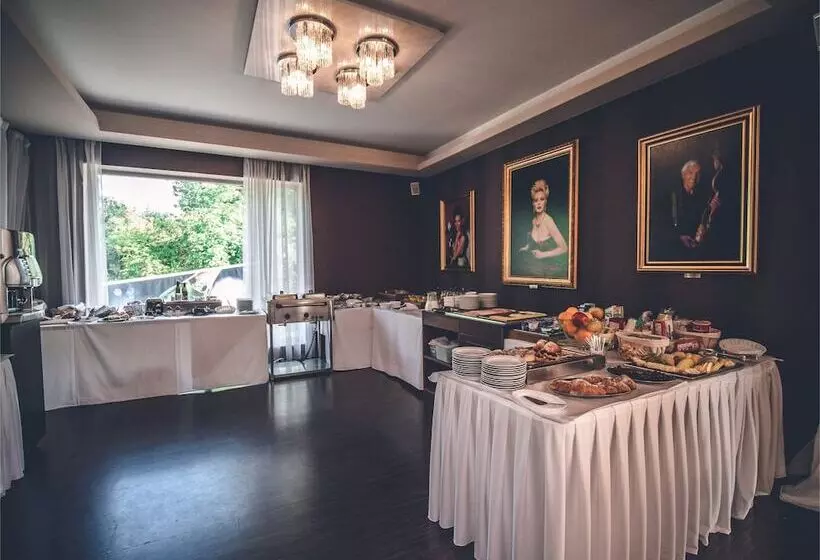 Golden Fish Hotel Apartments