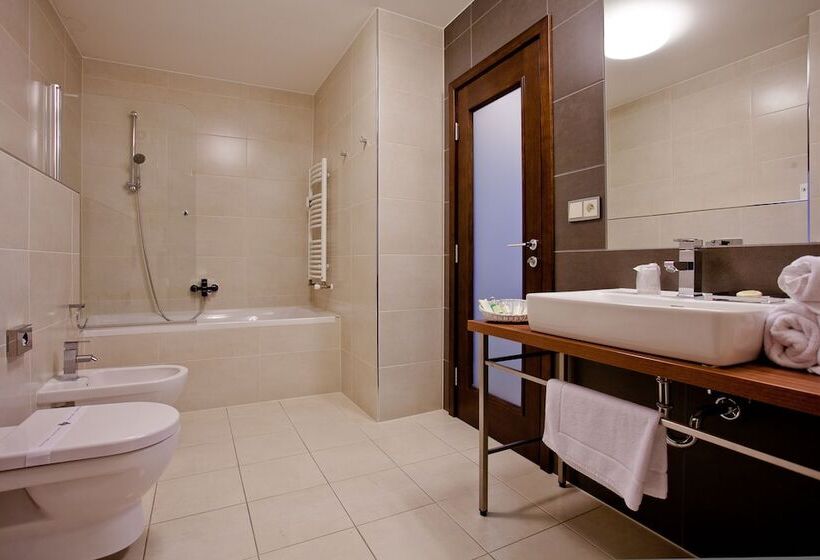 Golden Fish Hotel Apartments