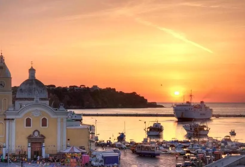 Отель Albergo La Vigna