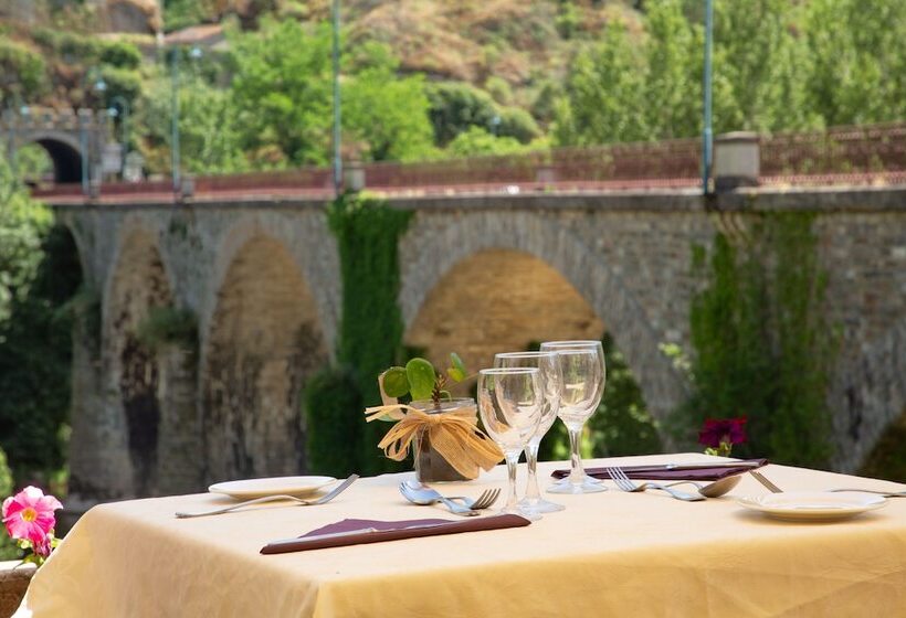 Logis Hotel Restaurant Du Pont