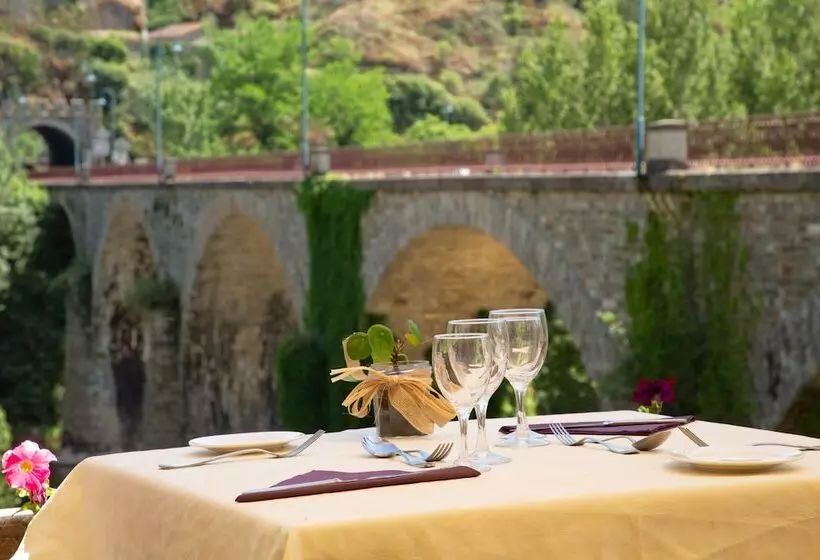 Logis Hotel Restaurant Du Pont