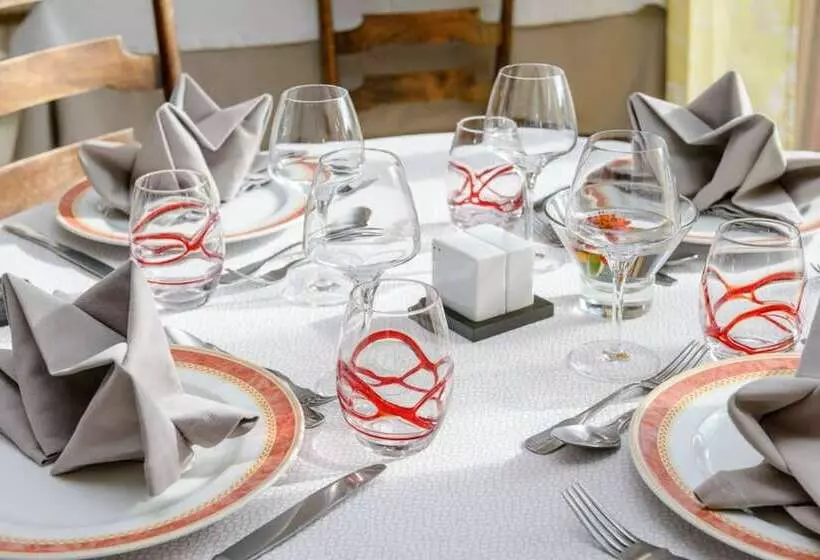 Logis Hotel Restaurant Du Pont