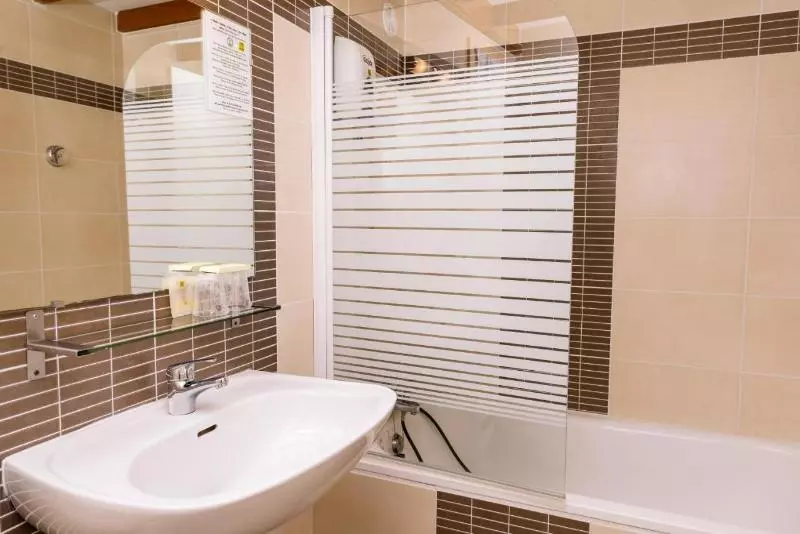 Logis Hotel Restaurant Du Pont