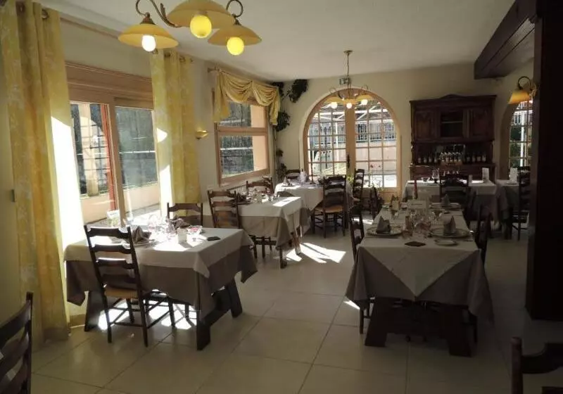 Logis Hotel Restaurant Du Pont