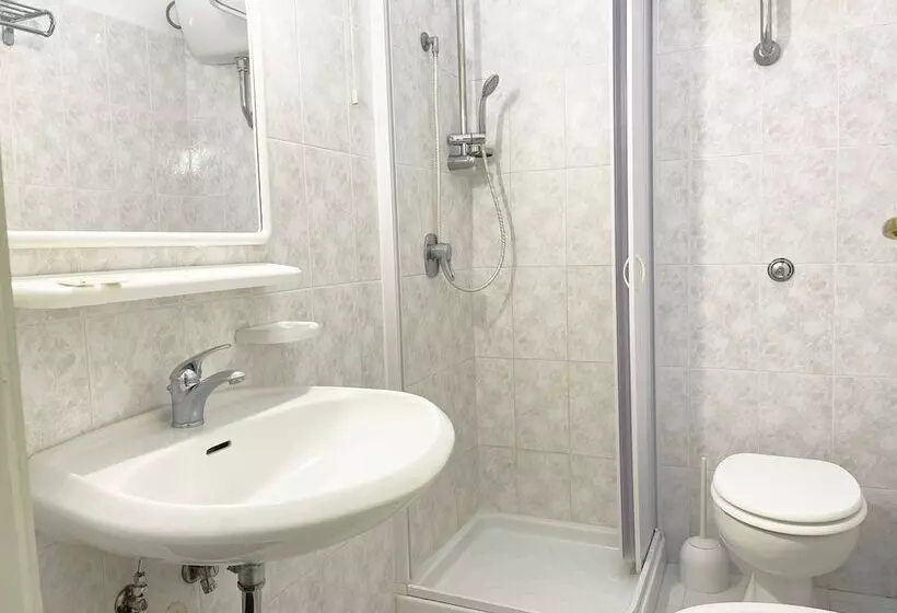 Отель Reginella