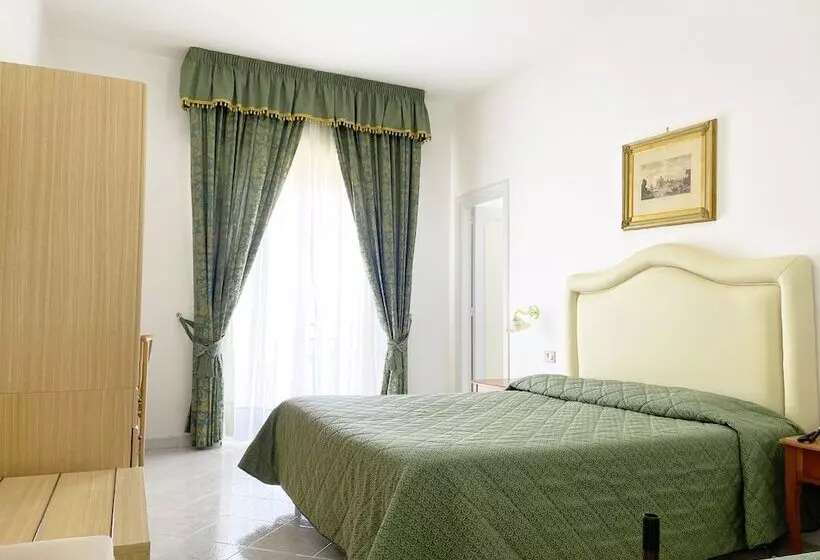 Отель Reginella