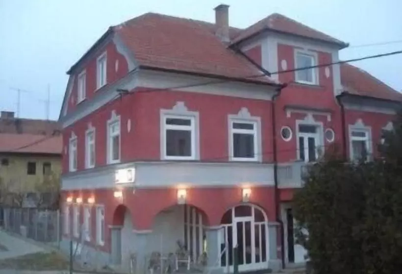 هتل Soba 7 Pekrska Vila