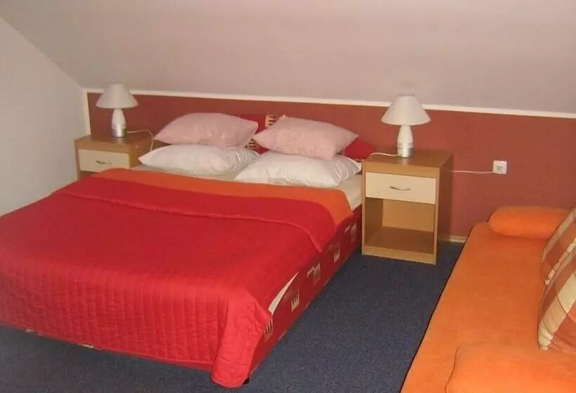 هتل Soba 7 Pekrska Vila