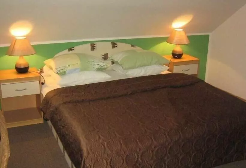 هتل Soba 7 Pekrska Vila