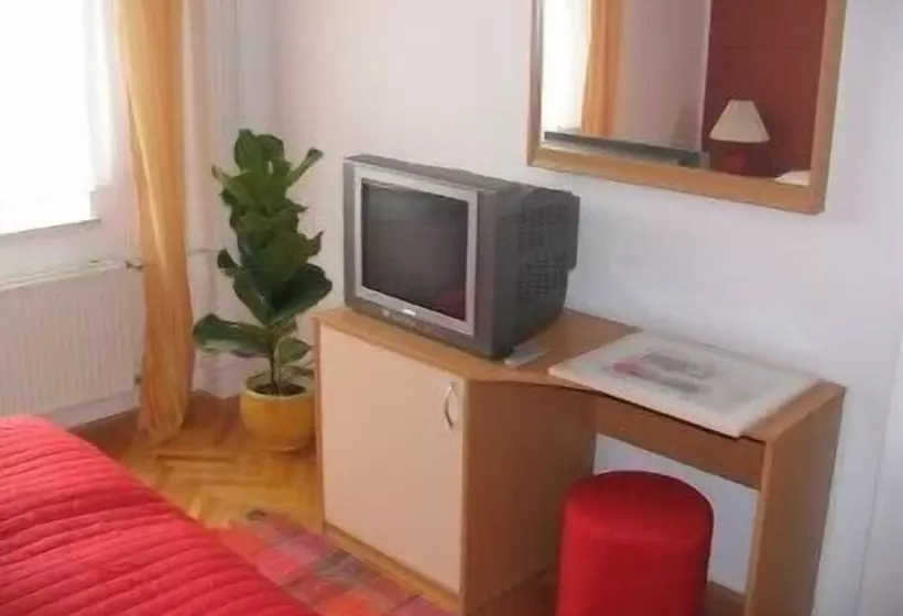 هتل Soba 7 Pekrska Vila